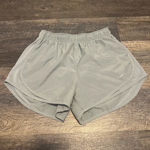 Gray Nike shorts | medium
